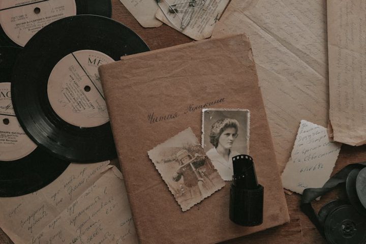 Сімейне дерево: родина переглядає документи, фото й цифровий архів